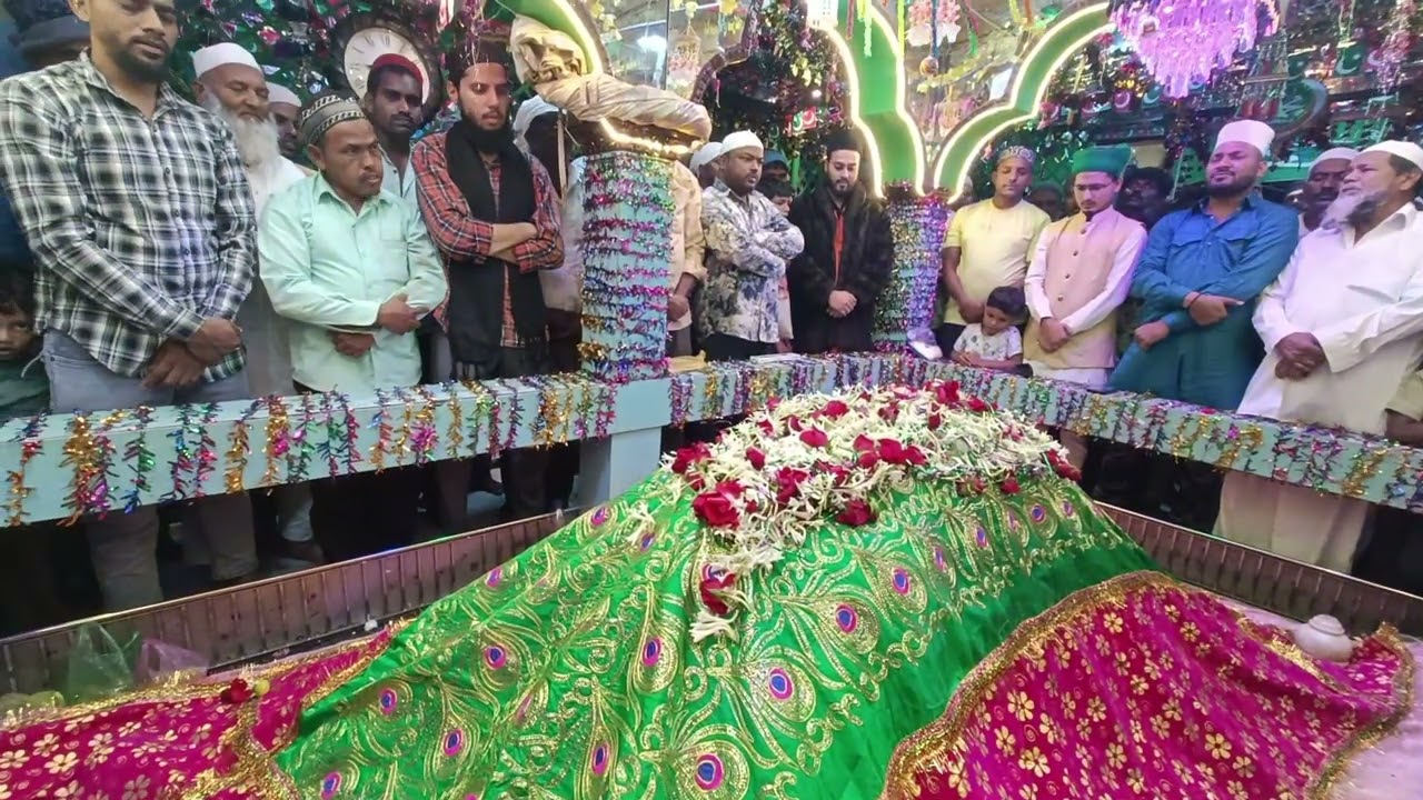 Aaqa le lo salaam Sailani Baba salaam 