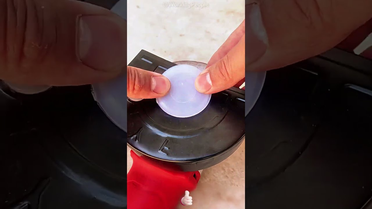 Convenient safety, dust - proof and water - spraying auxiliary tool for angle grinders