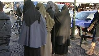 У Нідерландах заборонять паранджу на все обличчя У Нідерландах заборонять паранджу на все обличчя