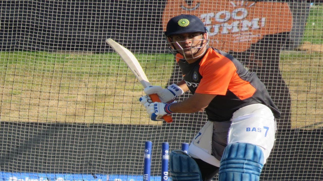 Watch: What is Kohli & Dhoni doing at Malahide Cricket Club in Dublin? | India Tour of Ireland