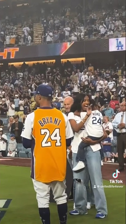 LA Dodgers Honor 4 Nurses On The Field