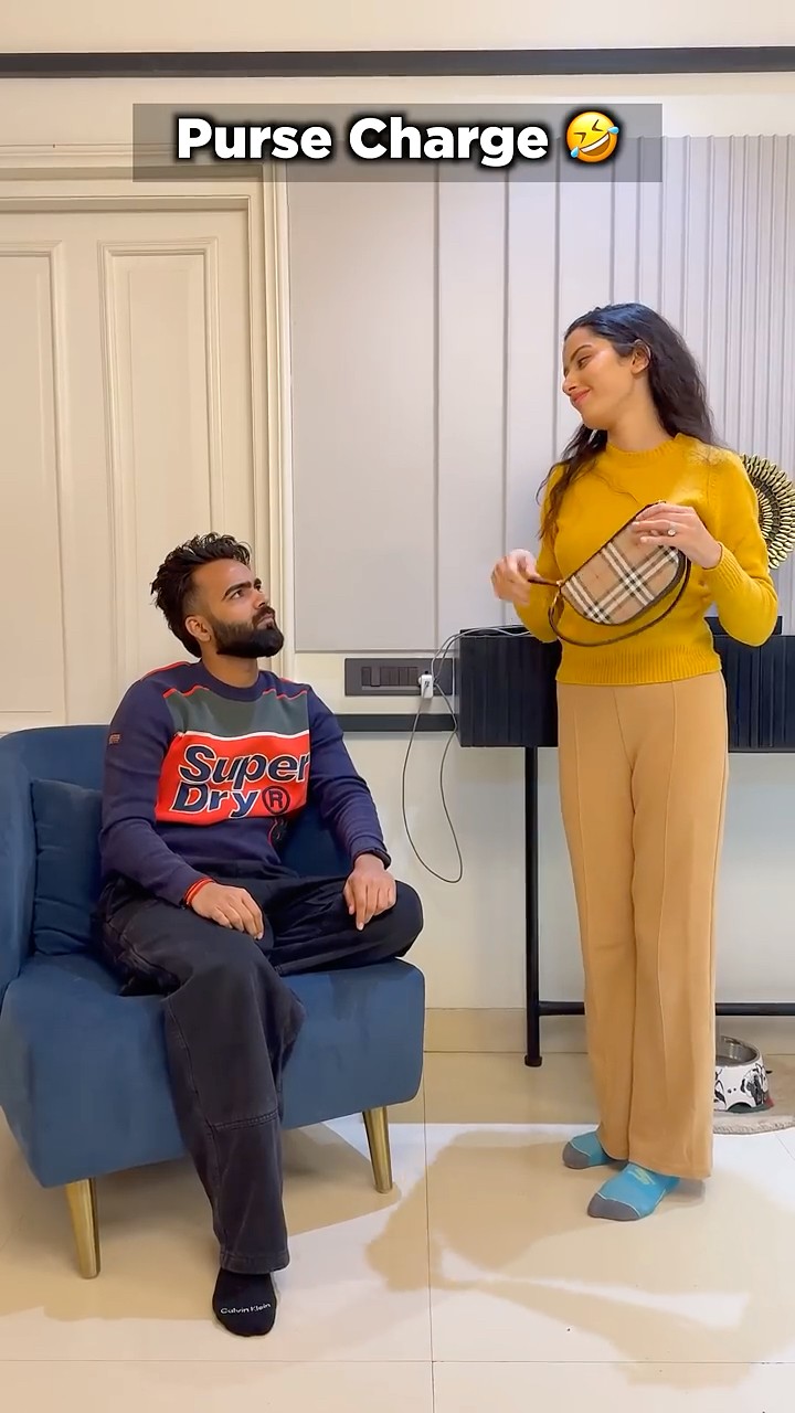 Purse Charge Karne Ki Ninja Technique ? #neetubisht #trending #trendingshorts #shorts #comedy