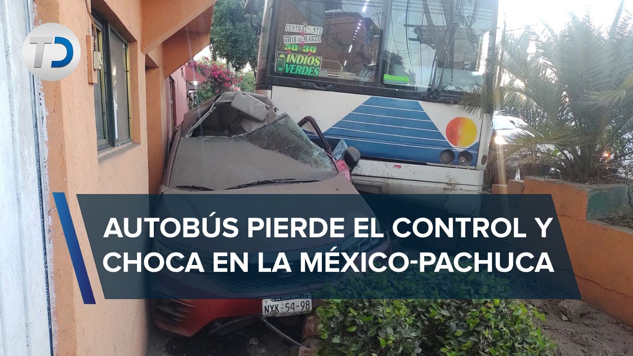 Autobús pierde el control y choca contra auto estacionado en una casa ...