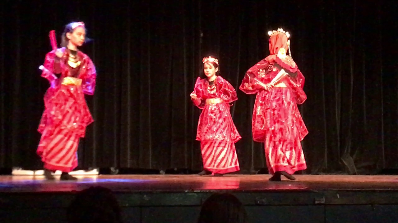 Tari Kipas Angin Mamiri by Indonesian Dance Club Skåne, Sweden