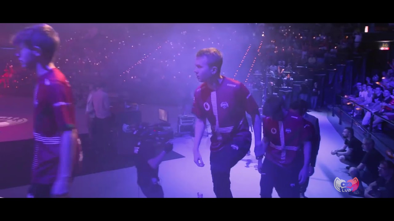 MAPFRE entra en los eSports - YouTube