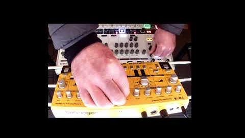 Acid house / techno jam on the Behringer Td-3 and Rd-9