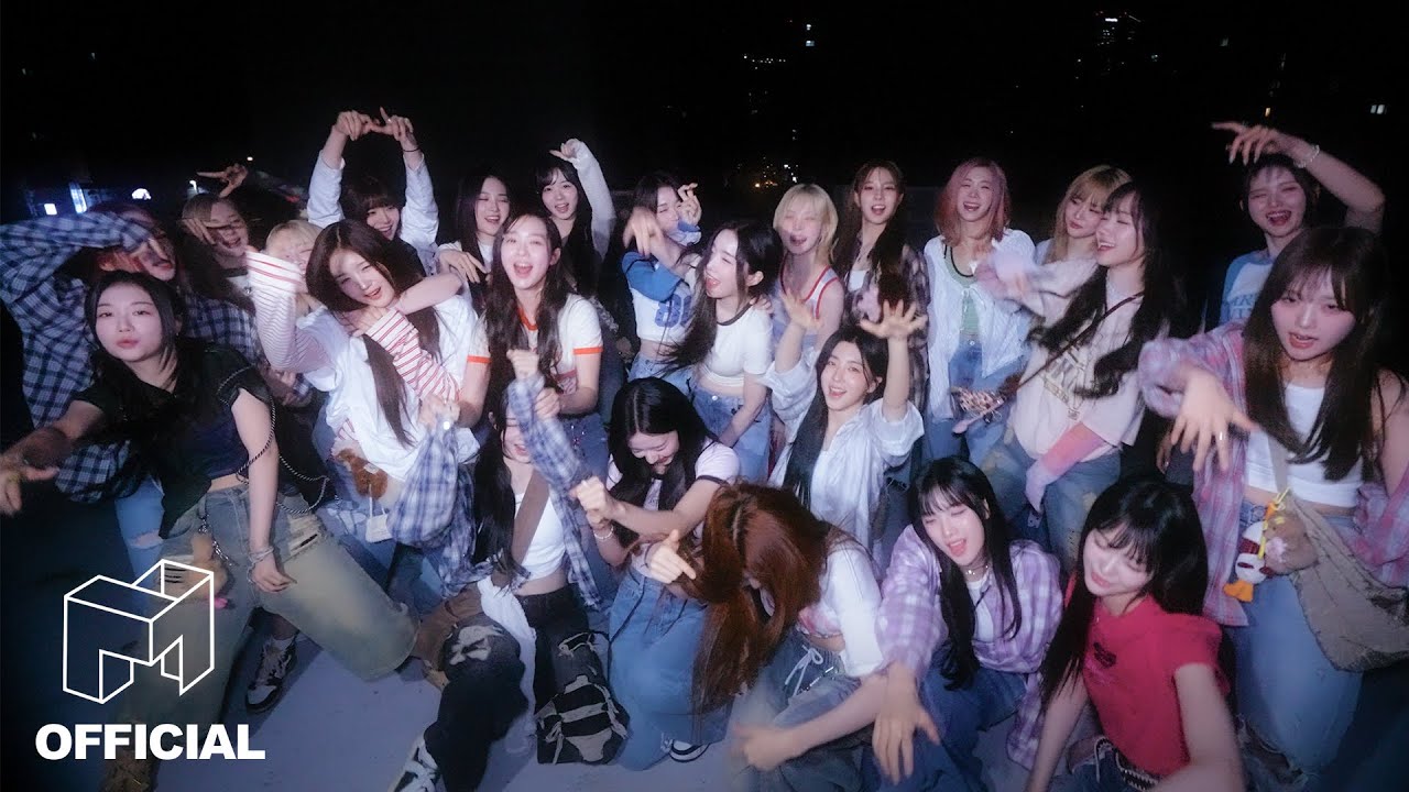 tripleS '깨어' 빛나고 있어 우린 여기서 Ver.