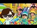キッズスペースでママと追いかけっこ♪　3人は捕まってしまうのかな？　レーダー　カラーボールプール　3人きょうだい　お出かけ