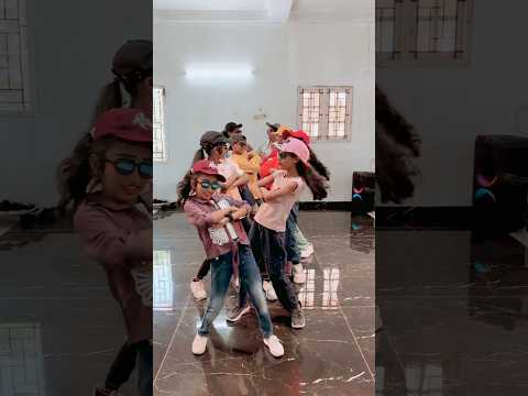 Rudhvik dance with Team 🕺💃Trending Song 🔥🔥🔥Rudhvik Alaparaigal😍😍 #shorts #trend #reels