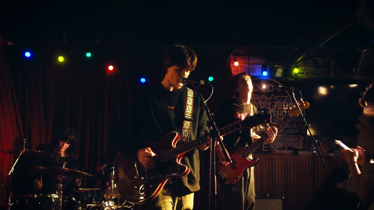 Sleduj Violet - While You Wait (Live at Hotel Esplanade 2025) na YouTube Sleduj Violet - While You Wait (Live at Hotel Esplanade 2025) na YouTube