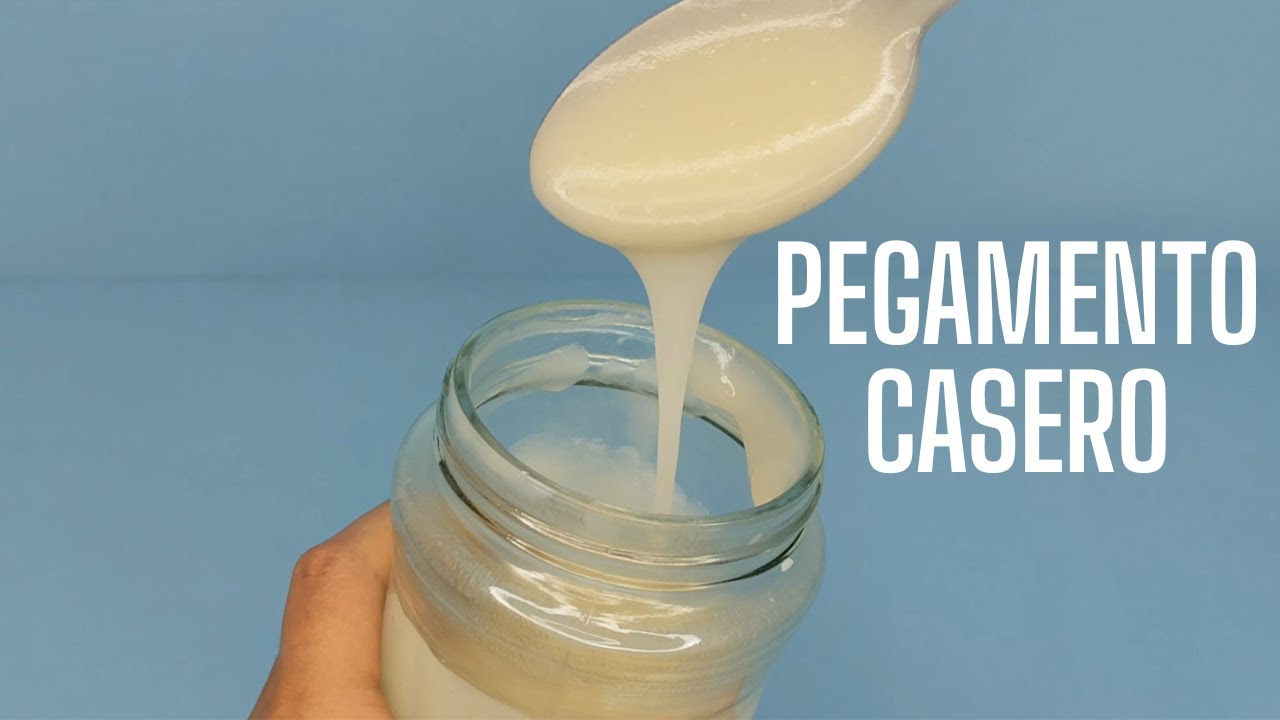 Приготовьте клей или пасту из картона своими руками.