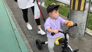 ２歳児、三輪車デビューしたから散歩