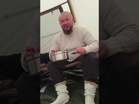То жара, то валенки в палатке!