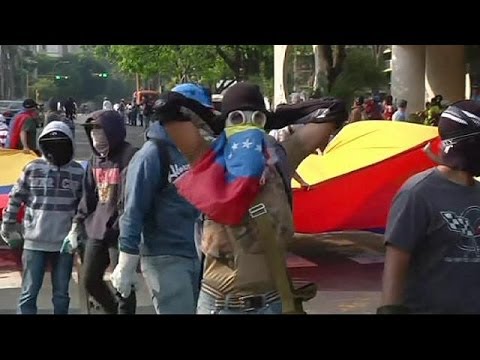 قرار الرئيس الفنزويلي برفع الحد الأدنى للأجور لم يمتص الغضب الشعبي