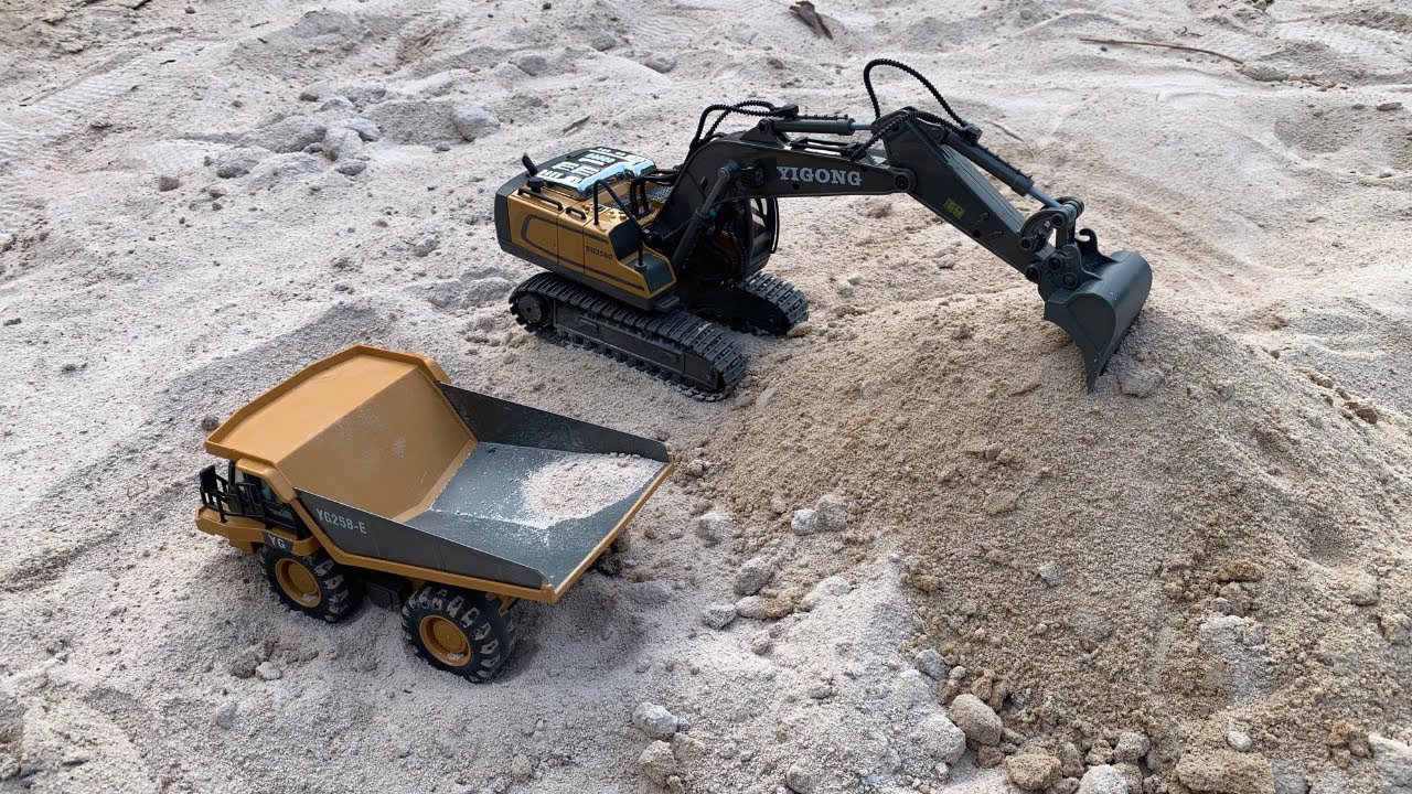 RC Excavator Loads Dump Truck with Sand Full 🚜 Realistic Action