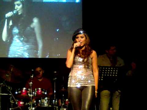 NICOLE PILLMAN - CIERTOS DIAS - (MEDLEY ROCK 90S) ...