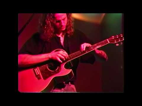 Preston Reed performing "Chattanooga" at Milestones, Rochester, NY 1995. Filmed by Andrew Jurman.