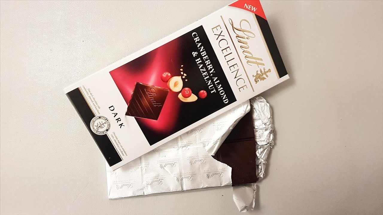 Chocolat noir Lindt excellence,cranberry & amande, noisette