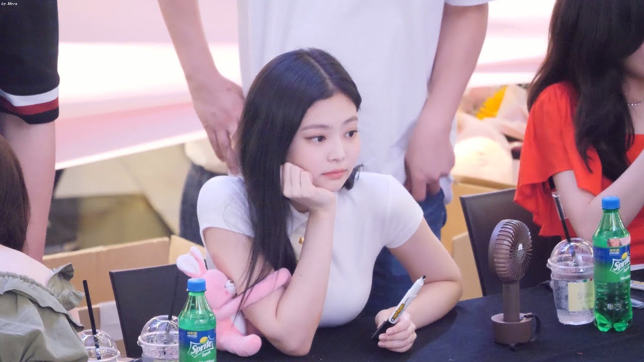 180708 블랙핑크 (BLACKPINK)  forever young 노래에 흥얼거리는 [제니] JENNIE  4K 직캠 Fancam (여의도 팬사인회) by Mera