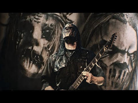 Mick Thomson Holds