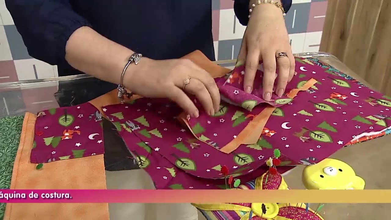 CAPA DE CADERNO COM PORTA-CANETAS - 18/04/18