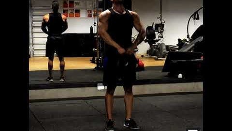 Remada alta com anilha