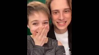 картинка: Андрей и Саша Я заберу твою семью