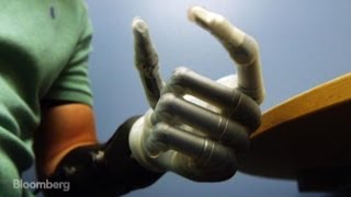 Rise of the Bionic Man: High-Tech Hand for Amputees Rise of the Bionic Man: High-Tech Hand for Amputees