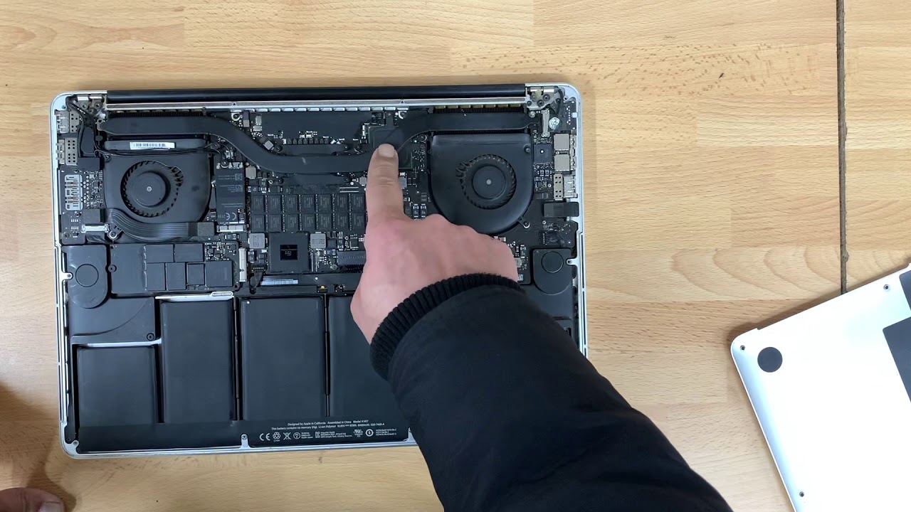 MacBook Pro A1398 mid 2012 early 2013 15" blackscreen kein Bild Reparatur defekt 