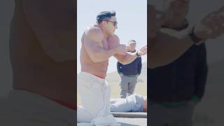 Chul Soon takes off his shirt in middle of winter… #bodybuilding