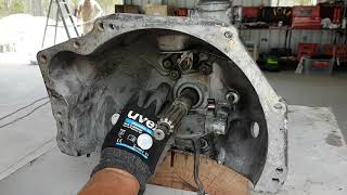 Alfa romeo 105 1600 gearbox inspection and throw out bearing removal