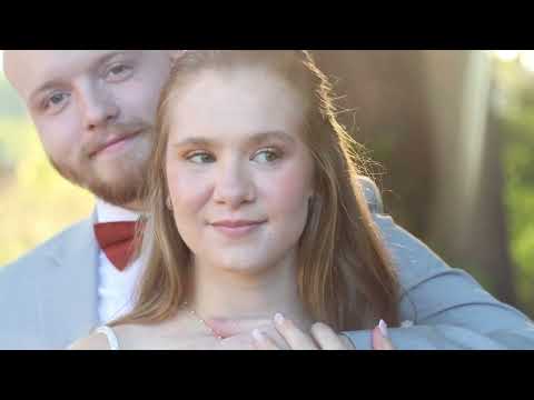 Ashleigh & Brock | The Cottage Farmhouse - Glencoe, MN