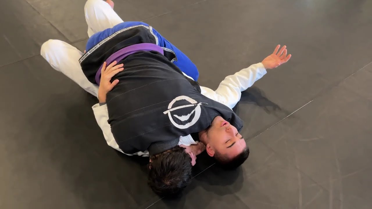 Knee Lever / John Wayne Sweep from Bottom Half Guard