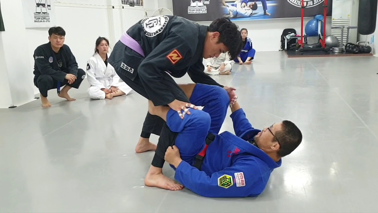 데라히바가드 바리에이션 스윕 De La Riva Guard Variation Sweep (기술도움 : 강진구) - YouTube
