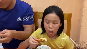 Ba dẫn bé đi ăn quán Cua Cà Mau nổi tiếng nhất Sài Gòn