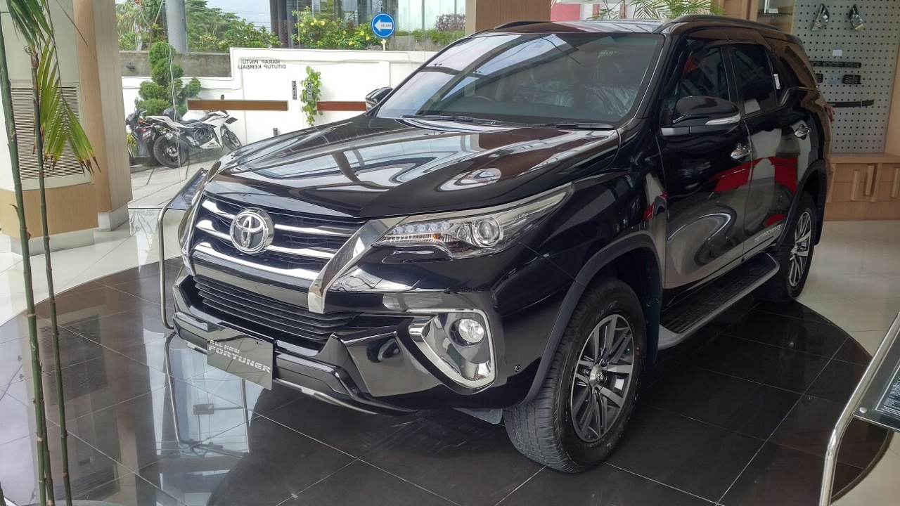 In Depth Tour Toyota Fortuner VRZ Tetra Drive Eksterior Cuma Beda