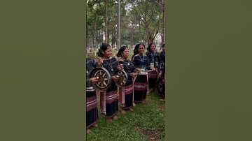 Nữ cồng chiêng Ba Na