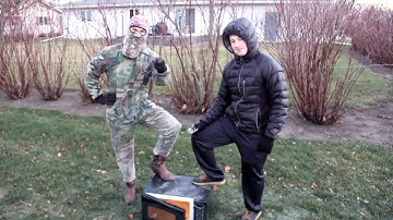 Microwavables - Ep. 001 - Light Bulb Explodes