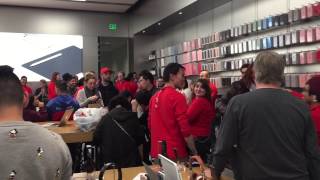 Nice send off for an employee at Apple Store on Thanksgiving 2015