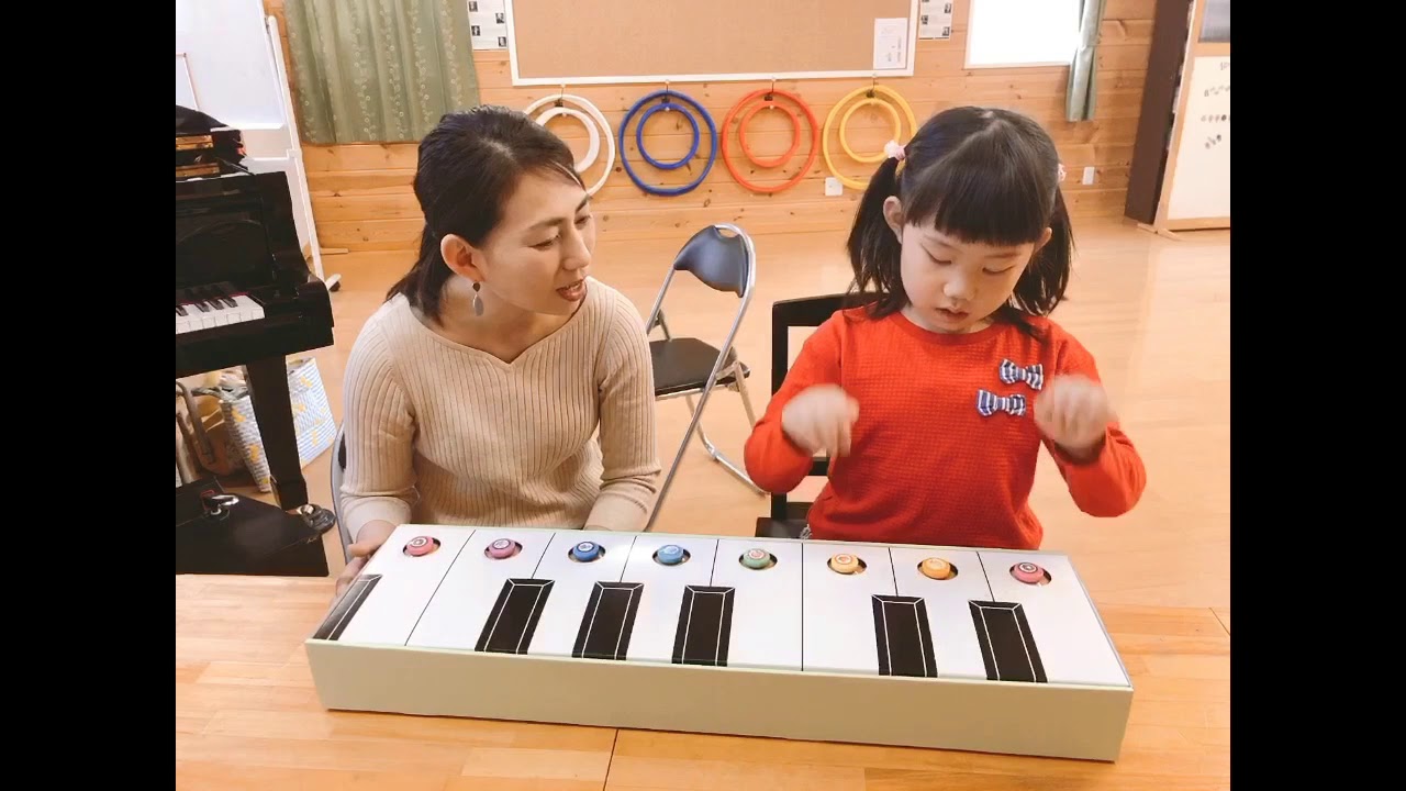 ピアノベルを使って演奏　「なかよしさん」