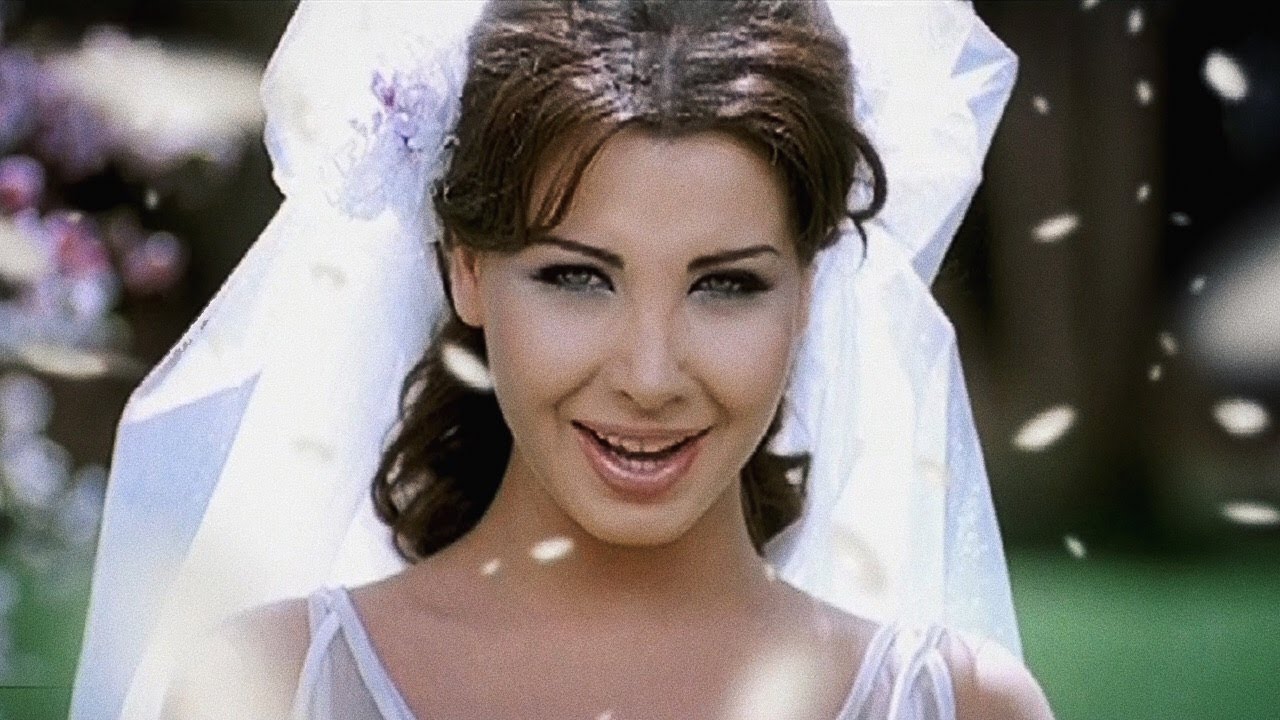 Nancy Ajram - Lawn Oyounak (Official Music Video) / نانسي عجرم - لون عيونك Nancy Ajram - Lawn Oyounak (Official Music Video) / نانسي عجرم - لون عيونك