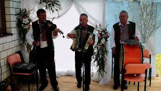 🎶 Гурт «Родина» – це жива троїста музика, яка створює справжню атмосферу весілля