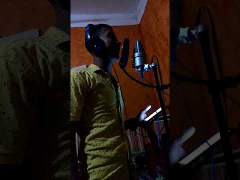 يعني أنا اضحي بحياتي واسيب حياتي علشانها تضيع