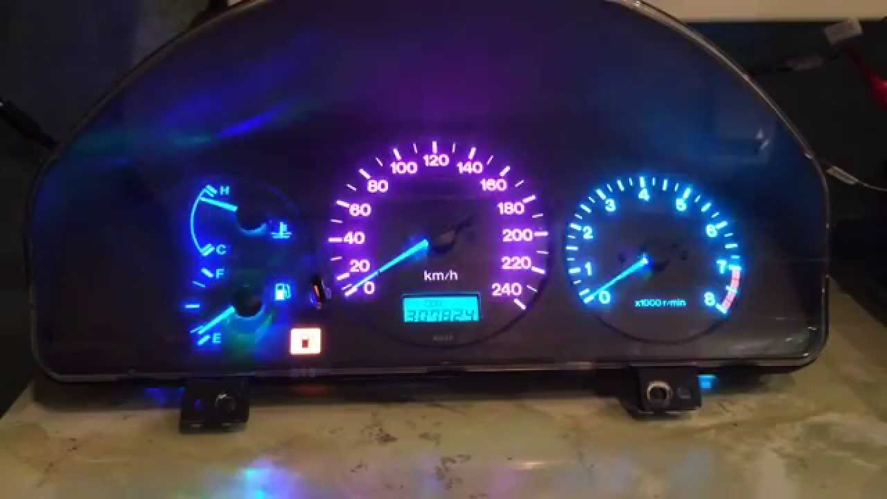 panel priborov mazda familia