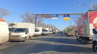 «Пока не пускают»: в Волжском на 2 километра растянулась пробка из фур