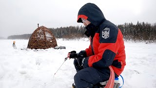 РЫБАЛКА на РЕКЕ с ПРОЗРАЧНОЙ ВОДОЙ / НОЧЕВКА в ПАЛАТКЕ с ПЕЧКОЙ