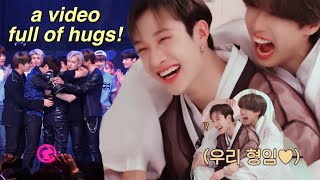 just a bunch of clips of skz hugging bangchan Resimi