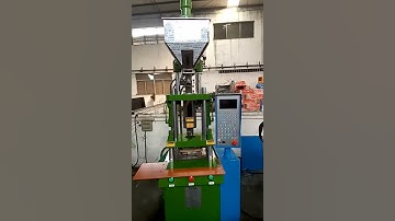 PLC Computer Vertical Injection Molding Machine.mp4