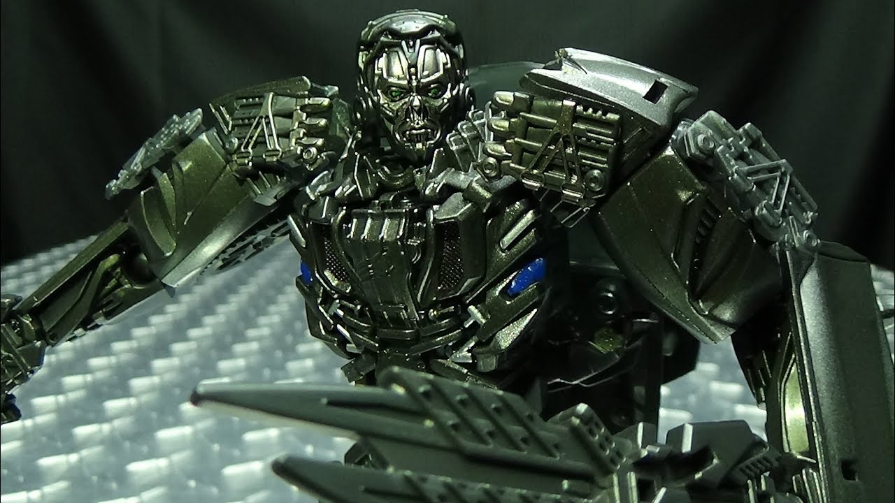Age of Extinction Transformers Deluxe Lockdown 