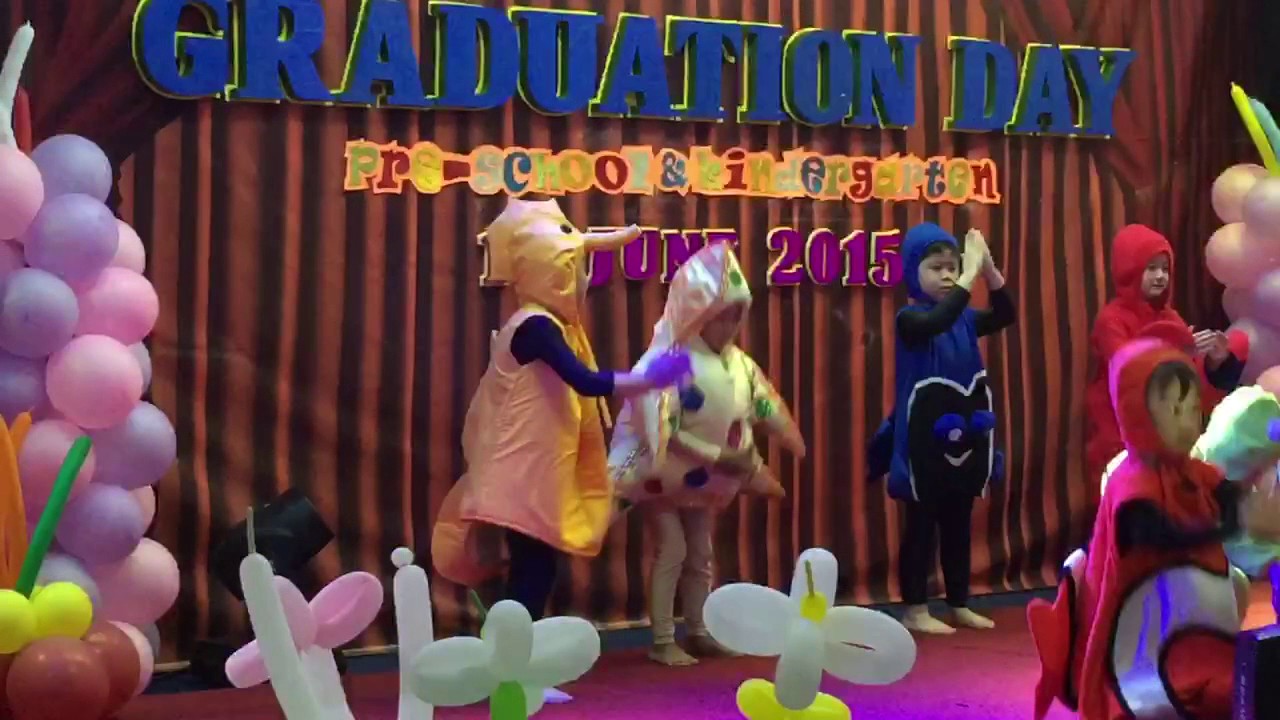 Axel dancing as sea horse 13 June 2015 - YouTube